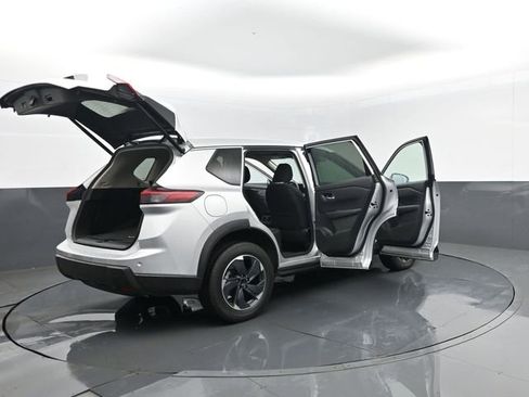 Used 2024 Nissan Rogue SV AWD/4WD image 29
