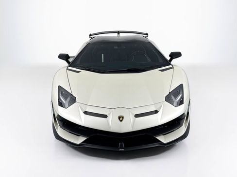 Used 2020 Lamborghini Aventador SVJ AWD/4WD image 4