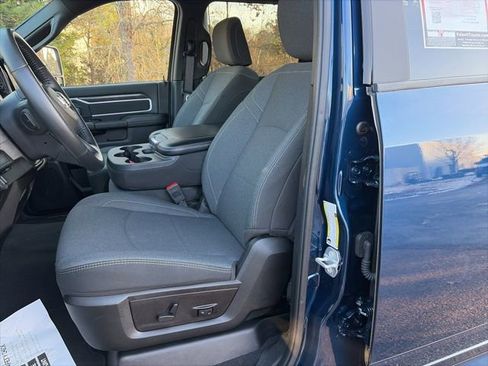 Used 2024 RAM 2500 Big Horn w/ Sport Appearance Package image 14