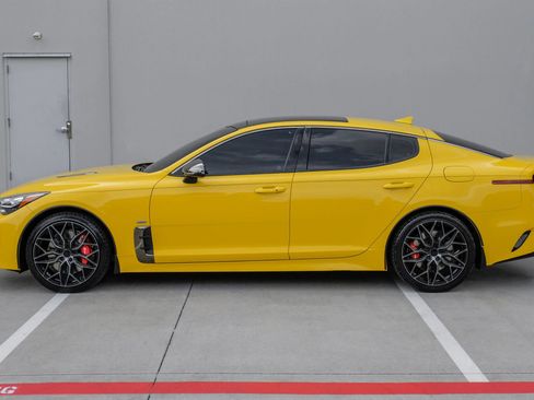 Used 2018 Kia Stinger GT2 AWD/4WD image 17