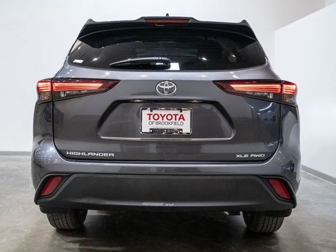 Certified 2024 Toyota Highlander XLE image 8
