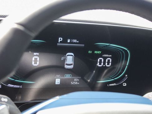Used 2025 Kia Niro EX FWD image 28