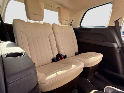 Used 2018 Mercedes-Benz GLS 450 4MATIC w/ Premium Package image 21