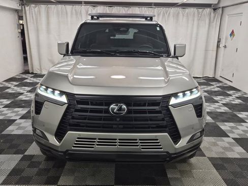 Used 2024 Lexus GX 550 image 2