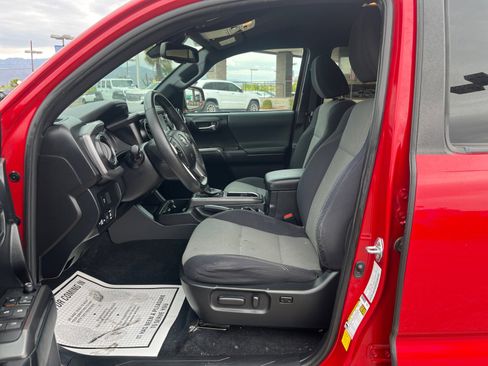 Used 2021 Toyota Tacoma TRD Sport AWD/4WD image 14