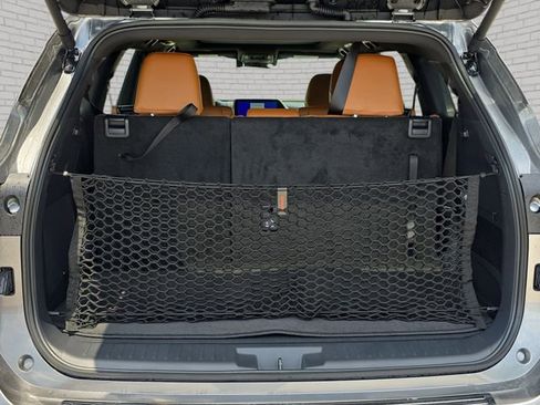 New 2026 Toyota Highlander Platinum AWD/4WD image 13
