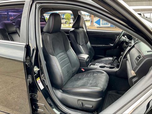 Used 2017 Toyota Camry XSE image 8