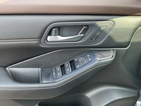 Used 2023 Nissan Rogue SL w/ SL Premium Package FWD image 24