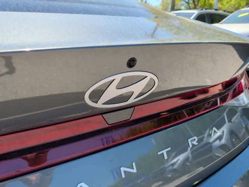 Used 2025 Hyundai Elantra SE image 10