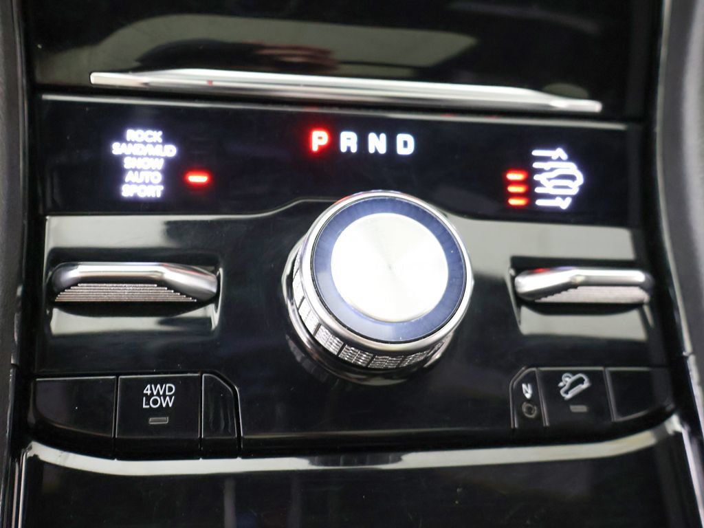 Used 2022 Jeep Grand Cherokee Overland w/ Luxury Tech Group IV AWD/4WD image 61