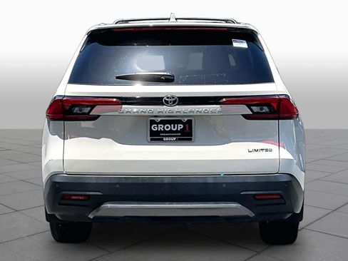 Used 2024 Toyota Grand Highlander FWD image 5