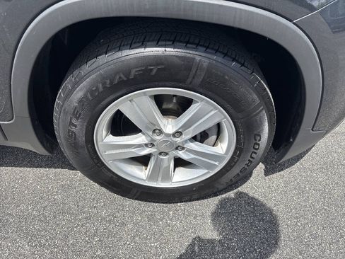 Used 2019 Chevrolet Trax LT w/ Sun & Sound Package FWD image 26
