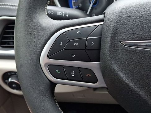Used 2022 Chrysler Pacifica Limited AWD/4WD image 23