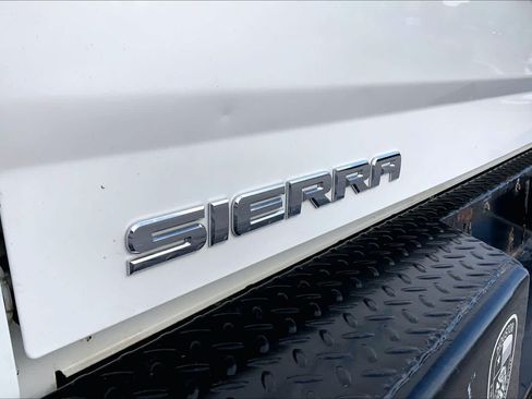 Used 2015 GMC Sierra 2500 Denali w/ Duramax Plus Package AWD/4WD image 29