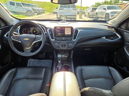 Used 2024 Chevrolet Malibu LT FWD image 17