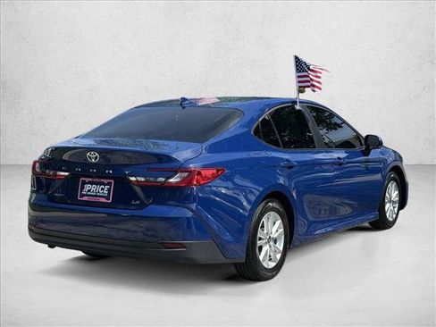 Used 2025 Toyota Camry LE FWD image 5
