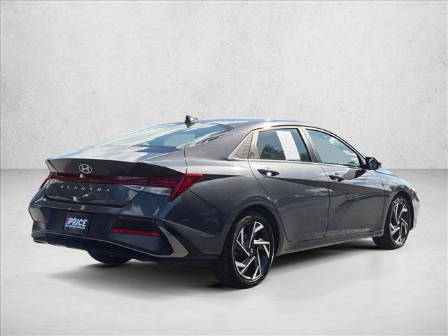 Used 2025 Hyundai Elantra SEL FWD image 5