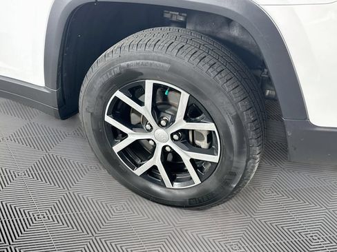 Certified 2023 Jeep Grand Cherokee L Limited AWD/4WD image 45