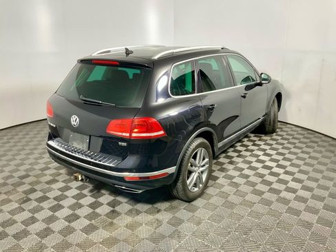 Used 2016 Volkswagen Touareg TDI image 16