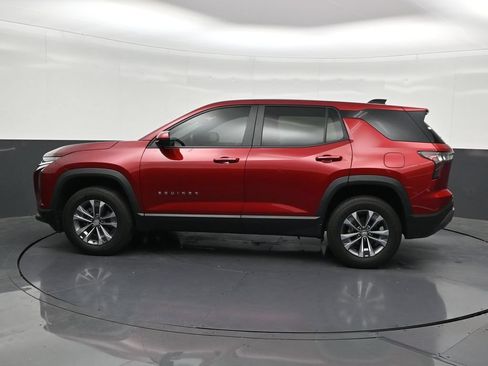 Used 2025 Chevrolet Equinox LT FWD image 2