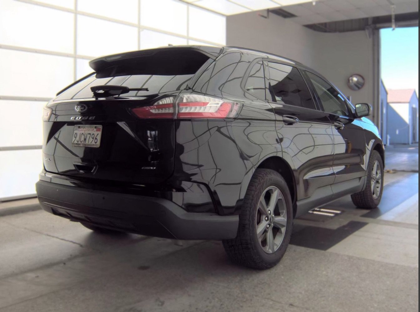 Used 2023 Ford Edge SEL w/ Sport Appearance Package AWD/4WD image 4