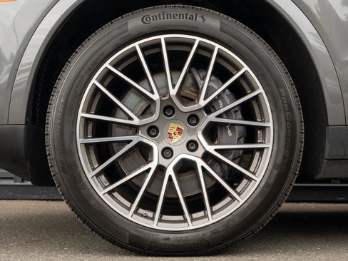 Certified 2023 Porsche Cayenne AWD/4WD image 12