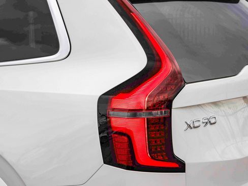 New 2026 Volvo XC90 B5 Core image 11