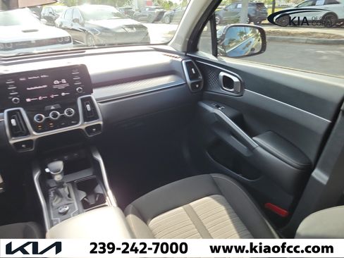 Used 2023 Kia Sorento LX FWD image 17