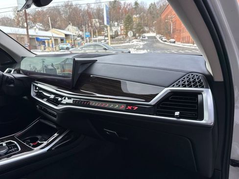 Used 2024 BMW X7 xDrive40i image 14