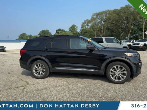 Used 2021 Ford Explorer XLT w/ Equipment Group 202A AWD/4WD image 11