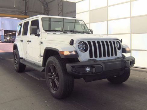 Used 2022 Jeep Wrangler Unlimited Sahara AWD/4WD image 3