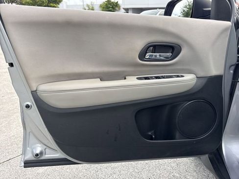 Used 2017 Honda HR-V LX image 13