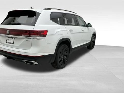 Used 2024 Volkswagen Atlas SE AWD/4WD image 8