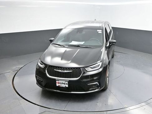 New 2026 Chrysler Pacifica Select AWD/4WD image 33