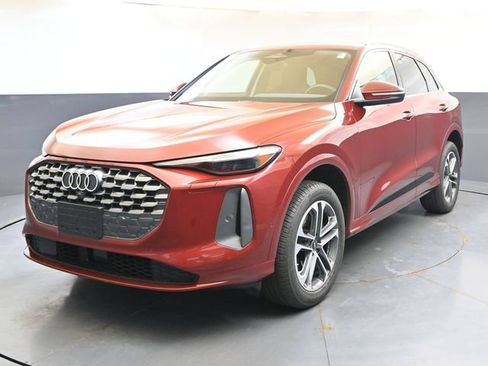 Used 2025 Audi Q5 Premium Plus w/ Premium Plus AWD/4WD image 1