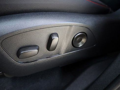 Used 2024 Chevrolet Traverse Z71 image 16