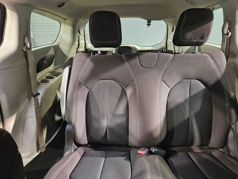 Used 2021 Chrysler Voyager L FWD image 13