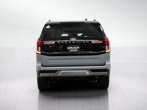 Used 2025 Ford Expedition Platinum w/ Platinum Ultimate Package AWD/4WD image 4