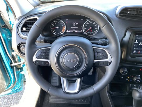 Used 2021 Jeep Renegade Latitude FWD image 26