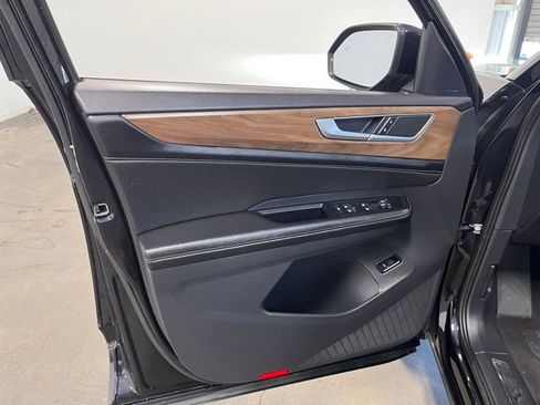 Used 2024 Volkswagen Atlas SE image 24