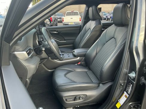 Certified 2023 Toyota Highlander XSE image 14