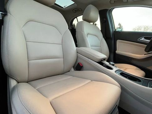 Used 2019 Mercedes-Benz GLA 250 4MATIC image 30
