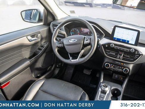 Used 2022 Ford Escape SEL image 12