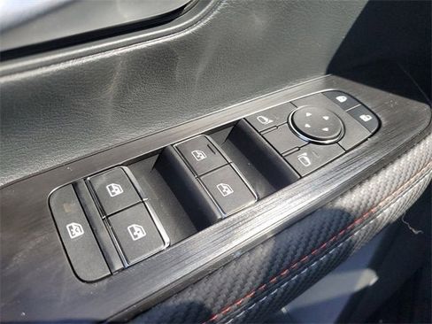 New 2025 Nissan Kicks SR image 11