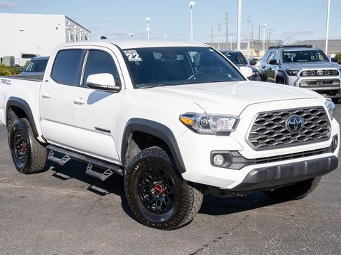 Used 2022 Toyota Tacoma TRD Off-Road image 1