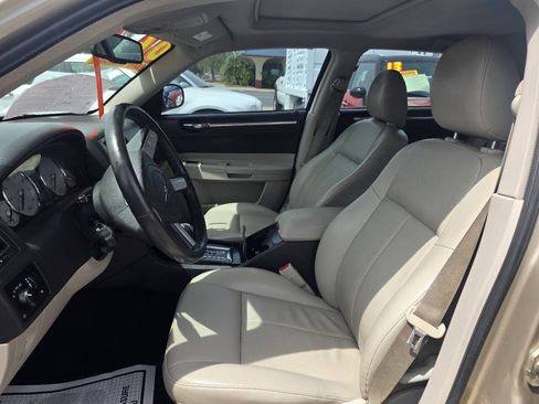 Used 2006 Chrysler 300 Touring RWD image 17