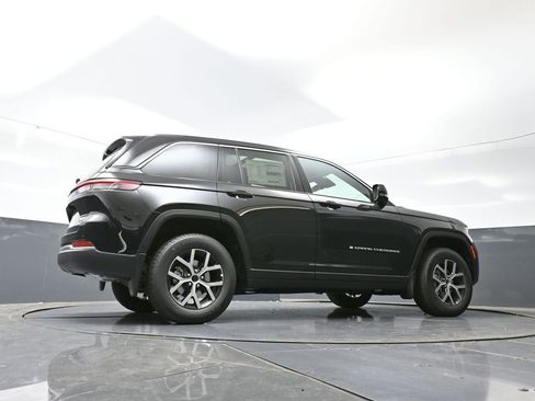 New 2025 Jeep Grand Cherokee Limited w/ Luxury Tech Group II image 34