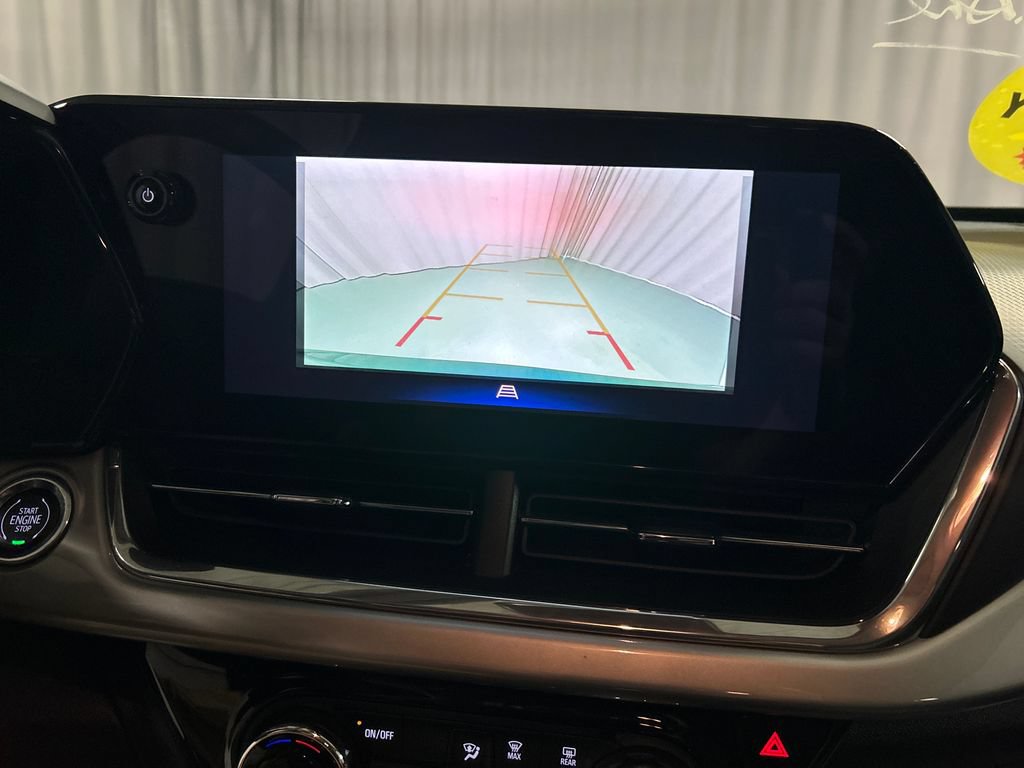 Used 2025 Chevrolet Trax LT FWD image 16
