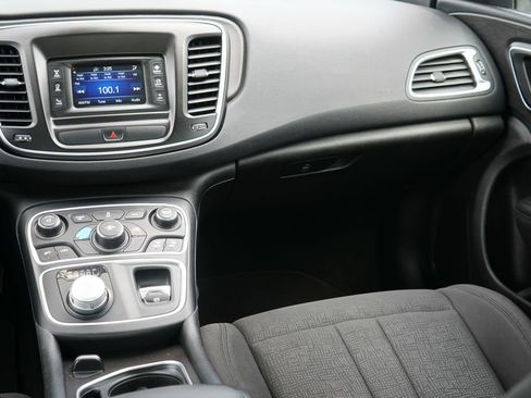 Used 2016 Chrysler 200 Limited FWD image 26