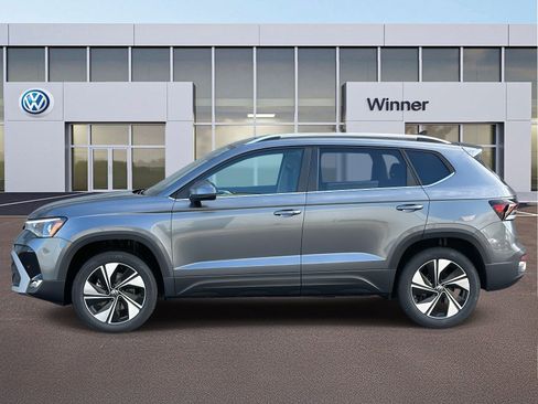 New 2026 Volkswagen Taos SE image 2